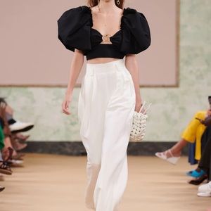 Black crop top, size 16 it’s like a L siz. New with tags!